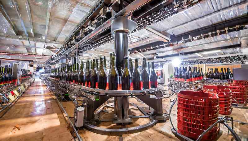 produzione vino  imbottigliamento